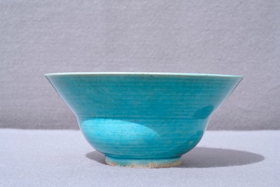 Een Chinese monochrome turquoise kom, Kangxi